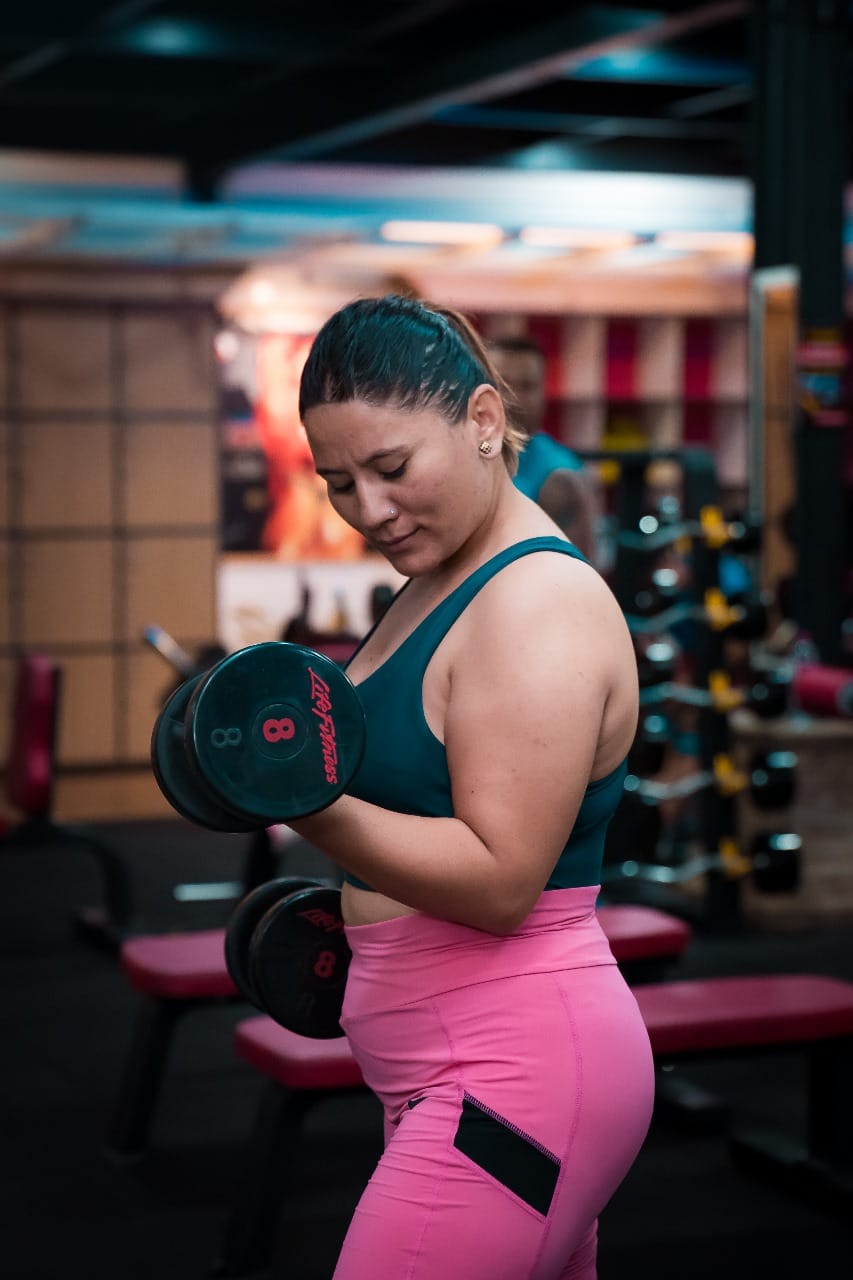 A member doing a dumbbell exercise at BobsGym